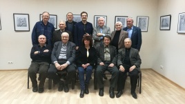 Po parodos atidarymo. Kolega Albertas Vaidila – sėdi antras iš dešinės Po parodos atidarymo. Kolega Albertas Vaidila – sėdi antras iš dešinės